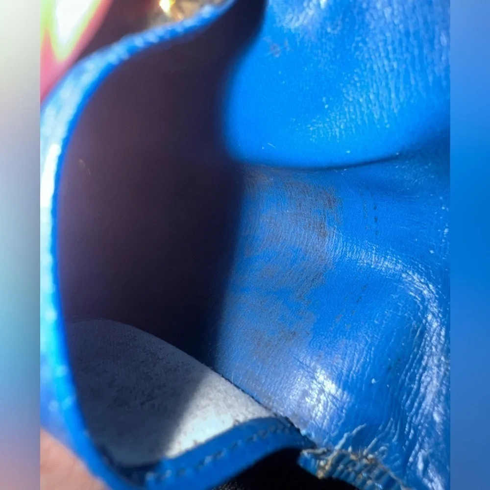 GUC Blue Epi Leather Louis Vuitton 6 ring Key Holder - Picture 5 of 9